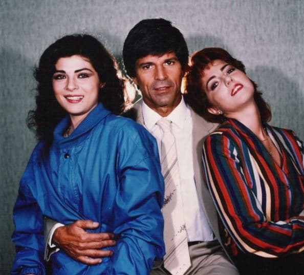 Aunque las generaciones más jóvenes la conocen principalmente por sus papeles como madre abnegada en los melodramas, hubo un tiempo en el que Victoria Ruffo era la protagonista e interés romántico por excelencia de la pantalla chica.