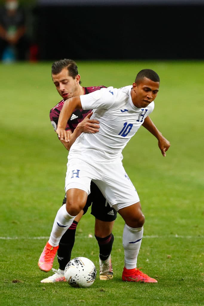 México tiene que venir de atrás para empatar el partido, mandar el juego al alargue y terminar ganado el título en la tanda de penaltis. José Juan Macías fue el encargado de empatar el partido al minuto 80.