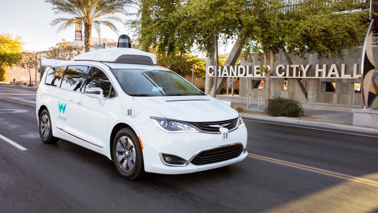 Google anuncia servicio de taxi sin chofer