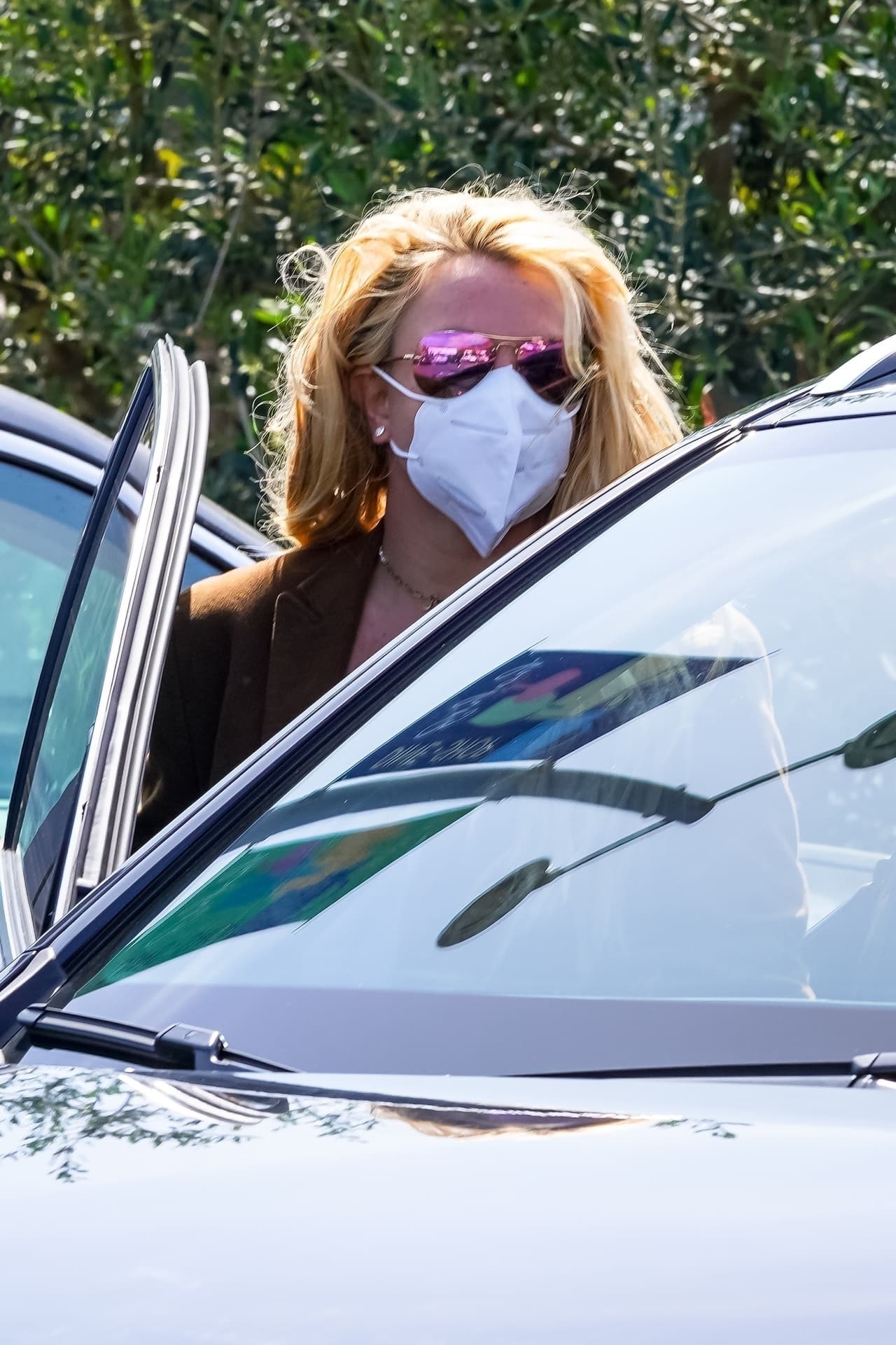 "La vida de la persona bajo custodia ha estado bajo el microscopio de los medios, y 
<b>lo último que desea</b> o de lo que obtiene algún beneficio es que
<b> la abogada de su tutor gaste (su) dinero para promocionarse</b> 
<b>en los mismos <a href="https://www.univision.com/famosos/britney-spears-tuvo-otra-razon-ademas-de-su-papa-para-recluirse-en-un-centro-de-salud-emocional-fotos" target="_blank">medios que escudriñan todo lo que le sucede a (Britney)</a></b>", señala en los documentos. 
<br>