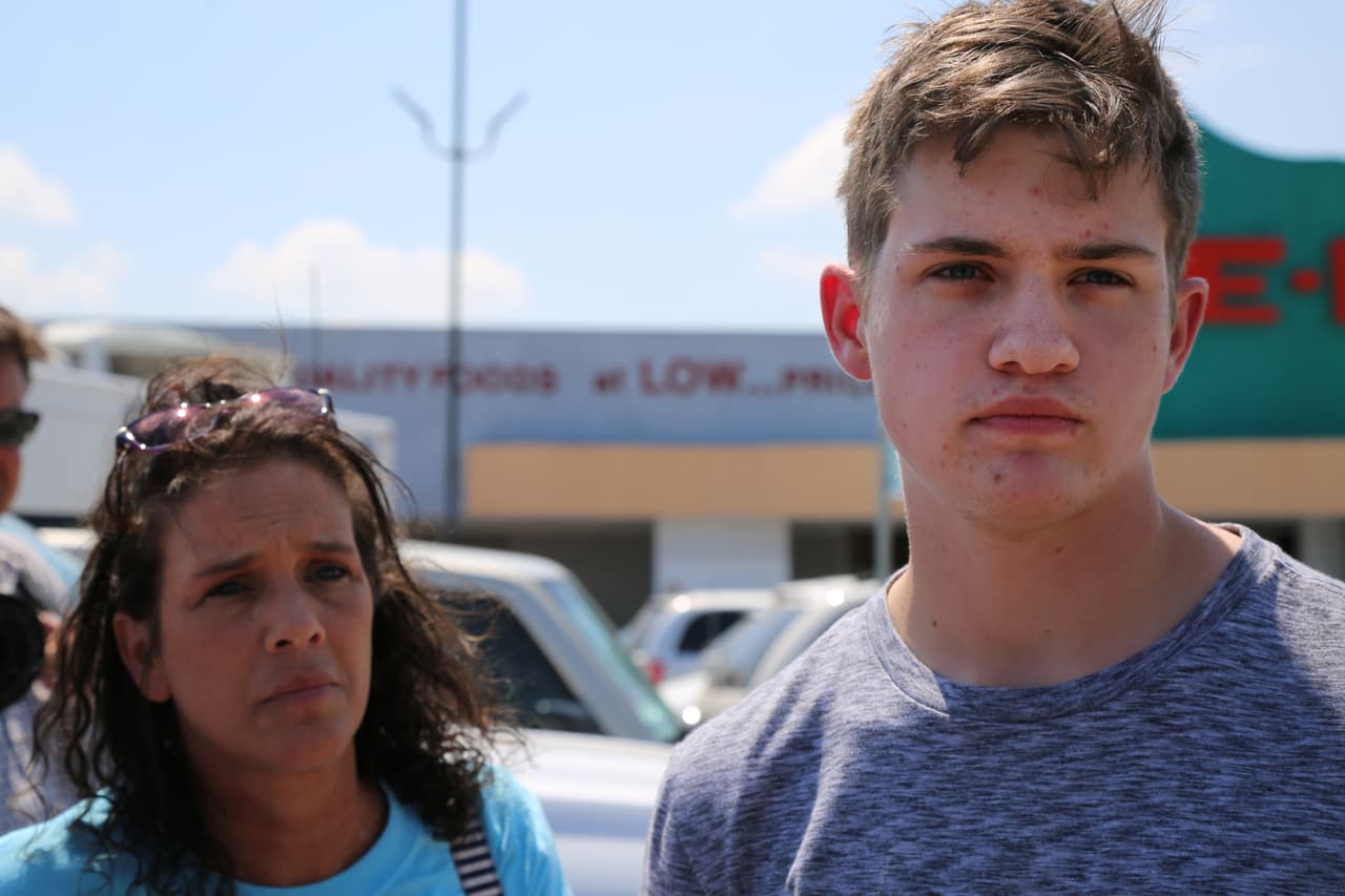 Branden Austin, sobreviviente al tiroteo de18 de edad: "Me sentí como si estuviera en una película", dijo a los medios mientras hacía un recuento de lo ocurrido.