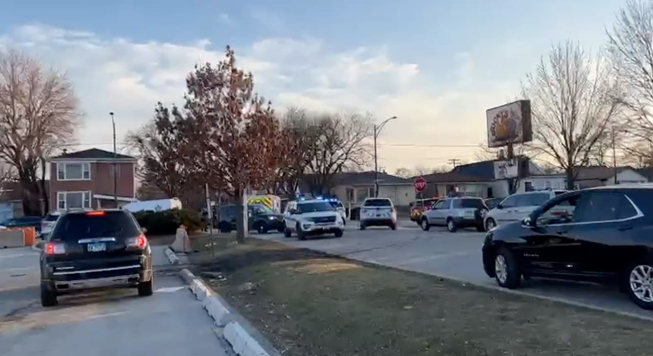 Balean a policía de Chicago durante tiroteo en Gage Park, según reportes