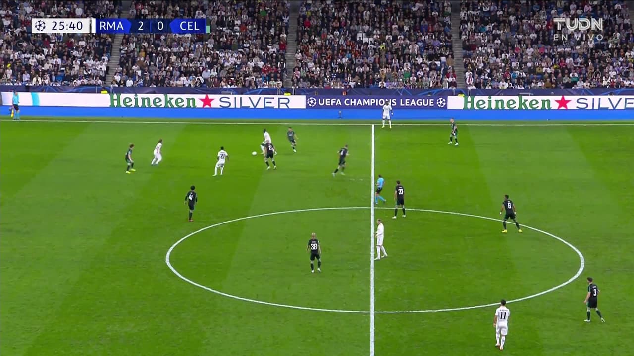 ¡TIRO ATAJADO! disparo por Kyogo Furuhashi.