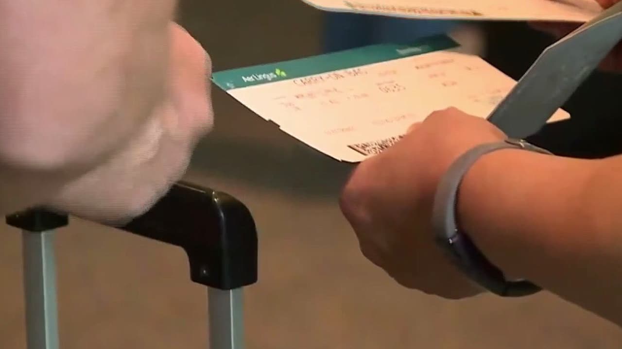 Tener una identificación válida "ya no es una protección": advierten sobre arrestos de inmigrantes en aeropuertos