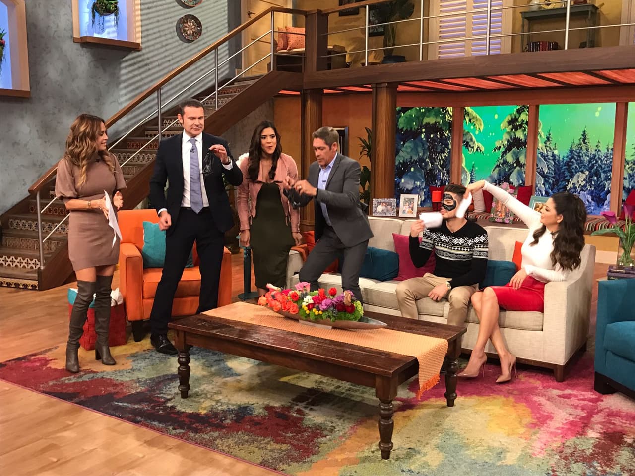 Johnny estaba gratamente sorprendido con los resultados del tratamiento de belleza.