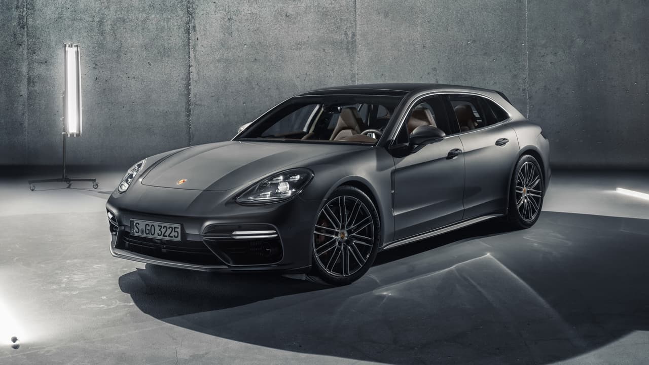 En un mercado donde cada vez más fabricantes introducen todo tipo de variaciones de las SUVs y crossovers, la llegada de la Porsche Panamera Sport Turismo 2018 reafirma la independencia de criterio del fabricante alemán. La nueva Panamera Sport Turismo es la primera 
<b><a href="http://www.univision.com/noticias/autos-historicos/quien-recuerda-a-la-station-wagon" target="_blank">station wagon</a></b> totalmente nueva que hemos visto en mucho tiempo.