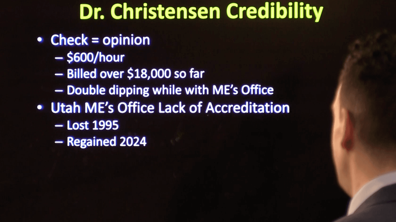 Los fiscales intentaron desacreditar al menos a uno de los médicos que llevó la defensa, el doctor Christensen. 
<b>Según ellos, el doctor ya había cobrado $18,000 por trabajar en este caso y aseguran que recibir dinero lo hacía una fuente sesgada.</b>
<br>
<br>En el juicio, también declararon que la responsable de alimentar a Benjamín era Miranda Casarez, su madrastra, porque Brandon trabajaba todo el día.
<br>
<br>Durante una de las audiencias de este juicio, mostraron un mensaje de texto que Brandon supuestamente había enviado a Miranda, de que Benjamín no necesitaba cenar.