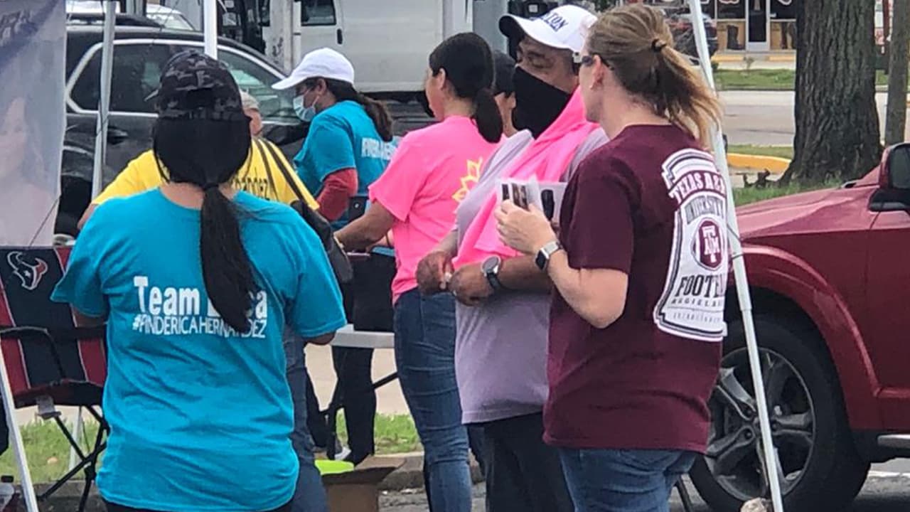 El sábado 8 de mayo
<b><a href="https://www.univision.com/local/houston-kxln/a-10-dias-de-su-desaparicion-familia-de-erica-hernandez-intensifica-labores-para-dar-con-su-paradero-video">se cumplen 20 días</a></b> sin tener pistas de la madre hispana, de 40 años.