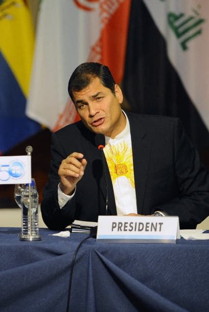 Correa incluso señaló a su rival político Lucio Gutiérrez de estar detrás del hecho, aunque éste lo ha negado diciendo que se encontraba fuera del país.