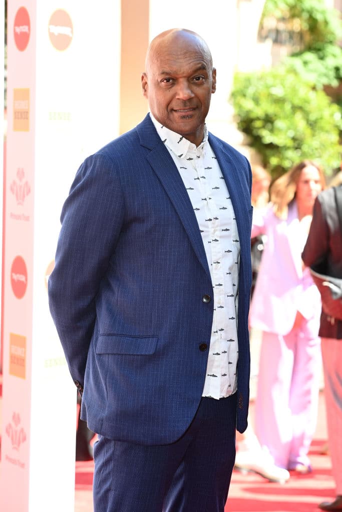 De origen británico, Colin, quien poco ha cambiado desde su aparición en el filme de terror, ha trabajo en más de 100 películas y series. Además, se volvió un prestigioso director y productor, por lo cual su participación en Hollywood es extensa.