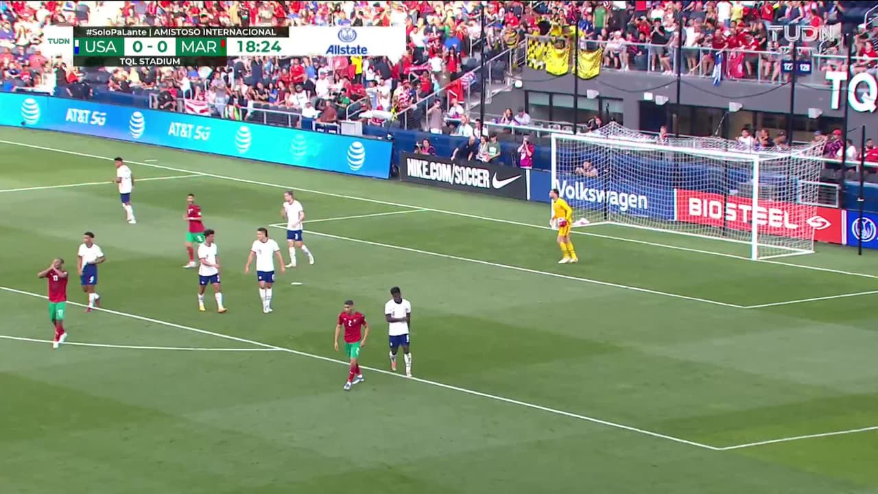 ¡TIRO ATAJADO! disparo por Ayoub El Kaabi.