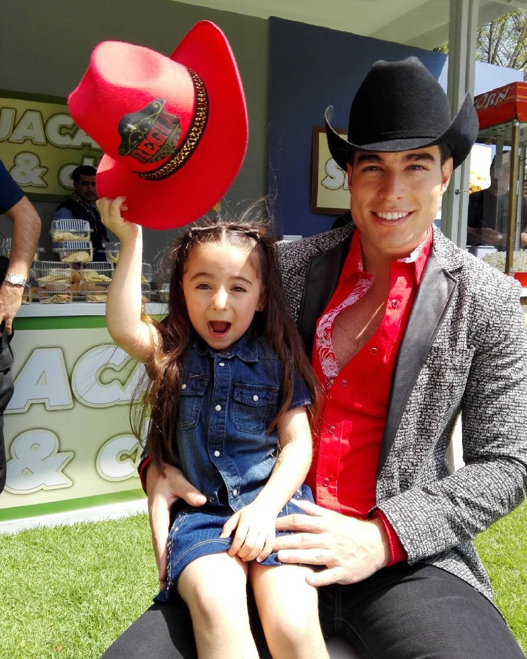 <b><a href="http://www.univision.com/temas/danilo-carrera">Danilo Carrera</a></b> es uno de los galanes más codiciados del mundo de las telenovelas, y al parecer alguien del medio artístico ya le robó el corazón, aunque su cariño sólo sea de manera amistosa, pues la joven actriz
<b>Lara Campos</b> se ha vuelto una de sus mejores amigas y gran compañera de trabajo.