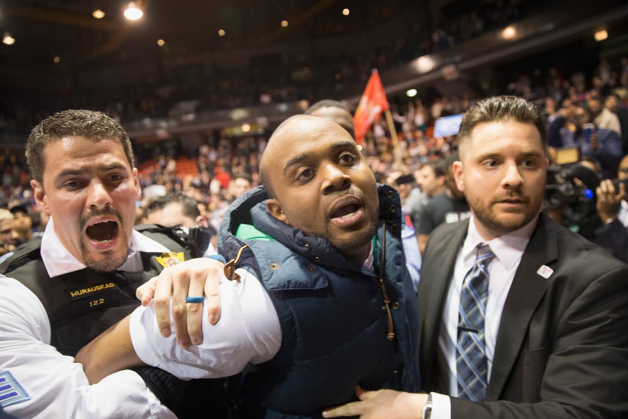 Trump cancela evento de campaña en Chicago por protestas