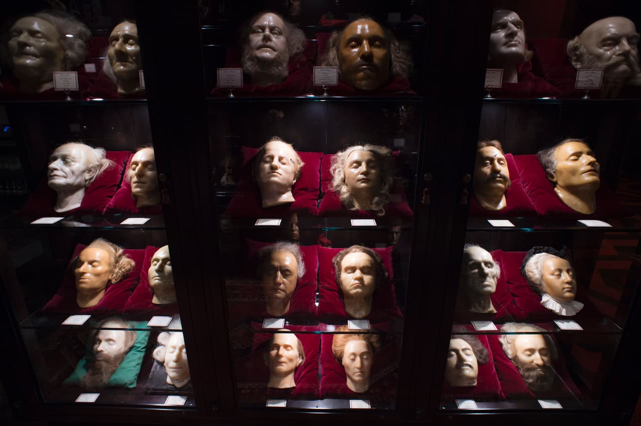 No hay que comprar un trago o pagar por entrar al bar museo en Brooklyn para apreciar la exhibición.