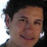 <h3 class="cms-H3-H3">Jesús Alfredo Guzman Salazar</h3>
<br>
<br>El hijo del narcotraficante Joaquín Guzmán Loera, alias 'El Chapo', está en la lista de los más buscados por la DEA 
<b>acusado de dos cargos de conspiración por posesión de drogas: uno por distribución y otro por exportación e importación de sustancias ilícitas. </b>
<br>
<br>Estados Unidos lo cree responsable de coordinar los envíos del Cartel de Sinaloa de cocaína, heroína y marihuana a territoritorio estadounidense durante 2004 y 2005.