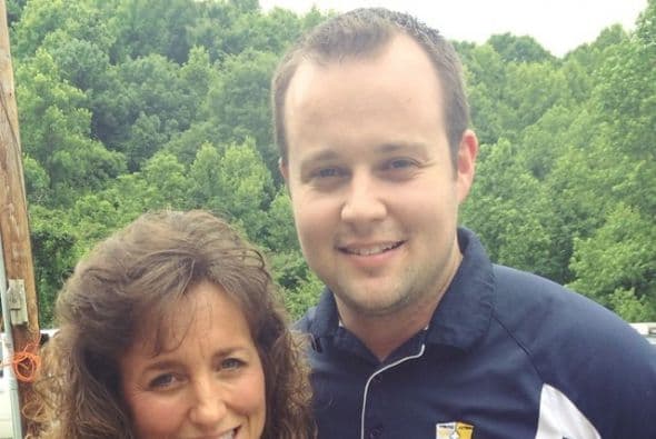 Josh, el hijo mayor de la familia, está acusado de abusar sexualmente de cinco menores de edad cuando era adolescente - y los padres lo ocultaron a las autoridades.