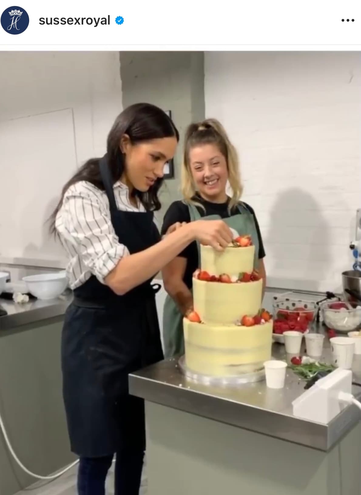 Meghan Markle se puso un delantal y se unió a un taller de repostería para mujeres víctimas de violencia, informó la 
<b><a href="https://www.instagram.com/p/B4UI7lRlJQj/" target="_blank">cuenta de Instagram</a></b> de los duques de Sussex.