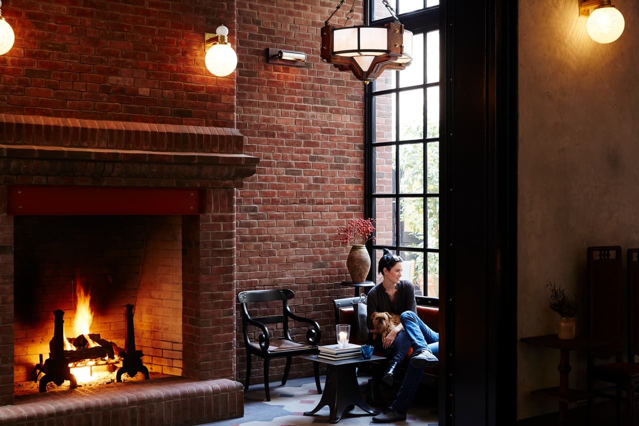 Ella entregó el control de la compañía a un sobrino en 1933. Aún así su presencia fue indispensable en la cervecería hasta su muerte en el 1943.