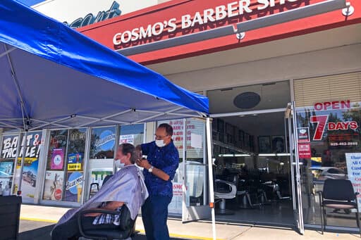 Los centros de belleza pueden operar debajo de carpas, toldos u otros refugios siempre que no haya más de un lado cerrado, dijo la agencia, lo que permite suficiente movimiento de aire exterior para disuadir la acumulación o propagación del virus.