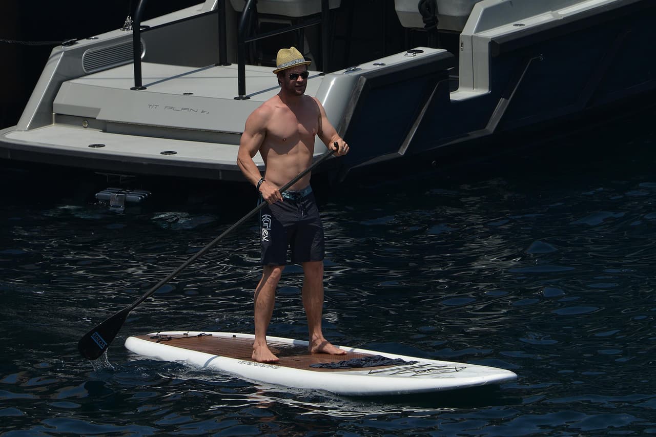 Y sus abdominales muy bien marcados.