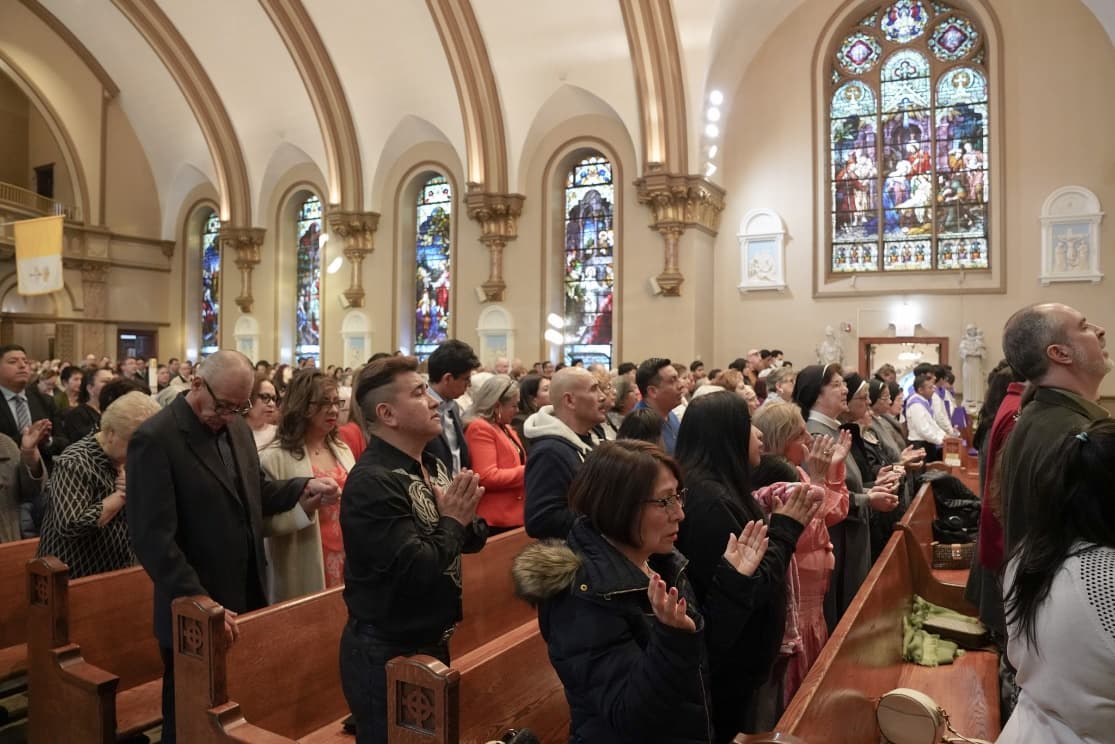 Más del 90% de los feligreses regulares de la 
<a href="https://saintjosephpalisades.com/" target="_blank">Iglesia San José de las Palisades en West New York</a> son hispanos, según datos de la 
<a href="https://rcan.org/" target="_blank">Arquidiócesis de Newark</a>.