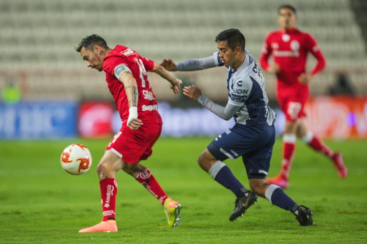 Toluca intenta reaccionar, pero no logran hilar más de cinco pases.