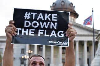 Protesta contra la bandera confederada en el Capitolio de Carolina del Sur