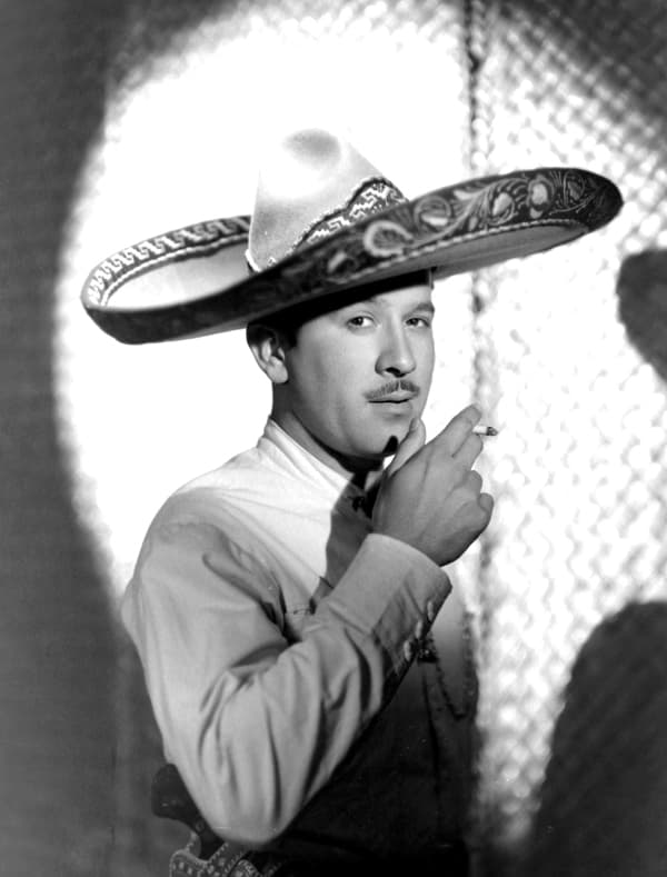 Norma relata que con Pedro Infante, don Armando hizo una buena amistad y en la industria cinematográfica era recurrente ver fotos de Armando Herrera en los castings importantes de la época.