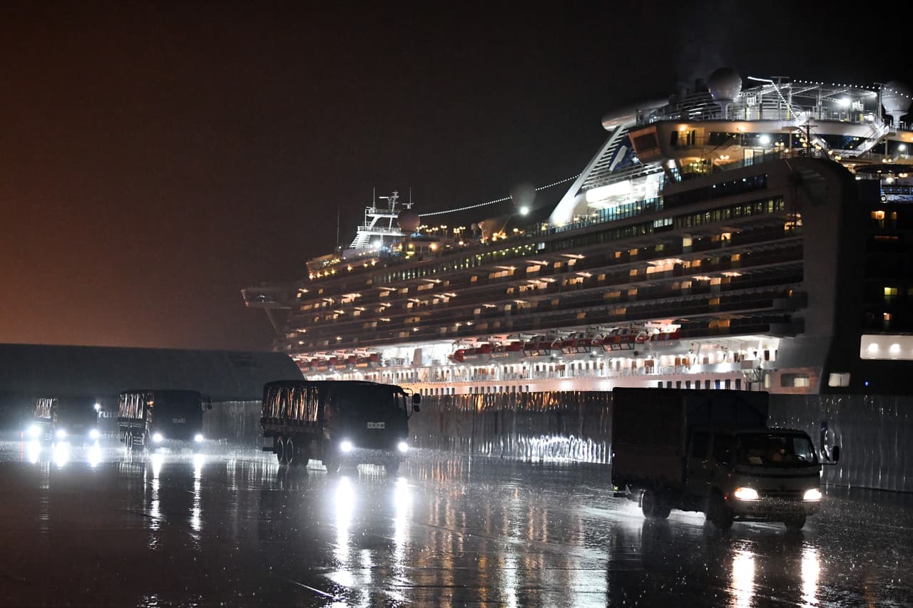 Una vez en Estados Unidos, todos los evacuados tendrán que pasar otros 14 días de cuarentena en los recintos militares, con lo que estarán casi cuatro semanas aislados en total.