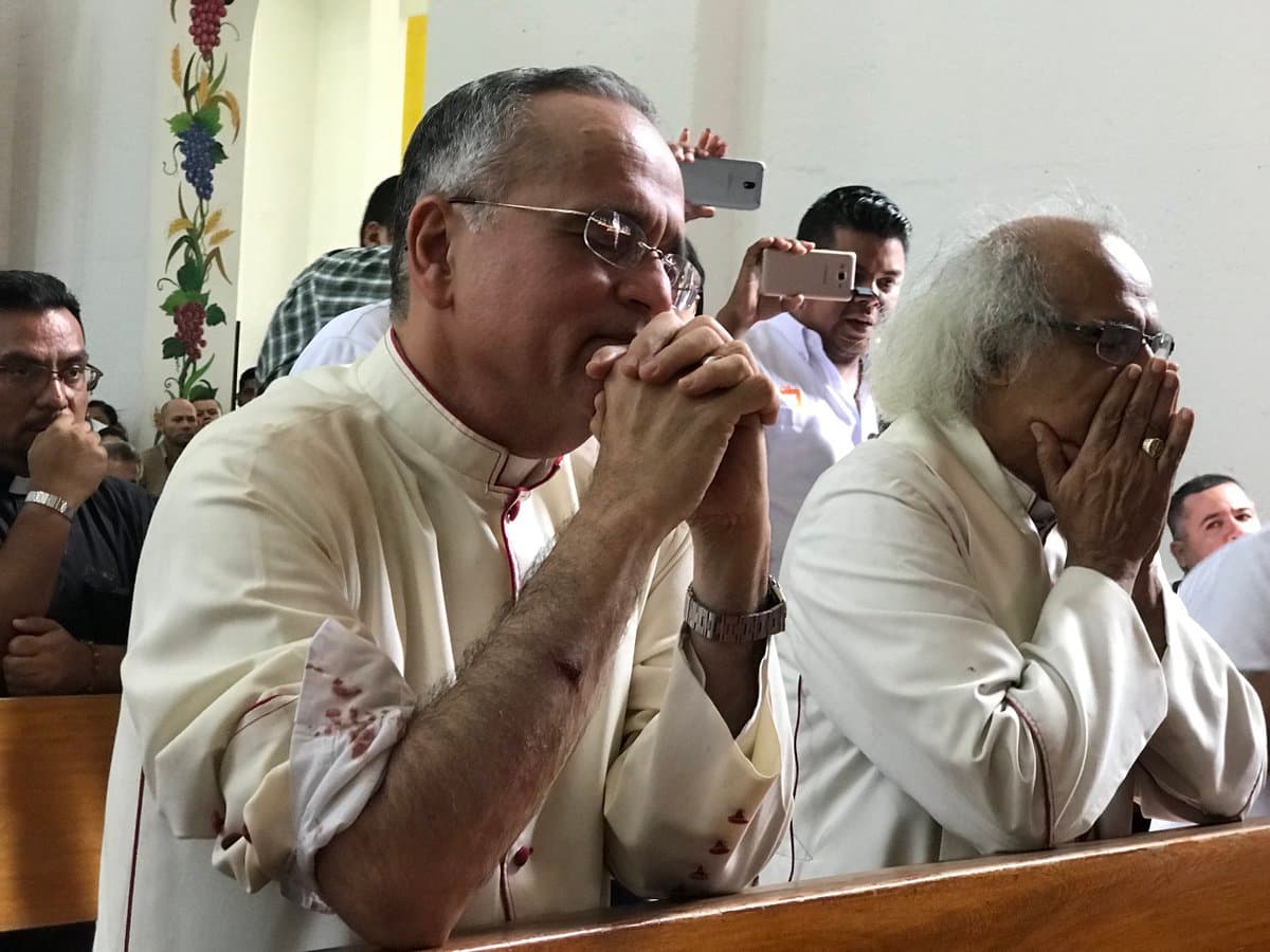 Nicaraguan priests attacked in church trying to protect government opponents