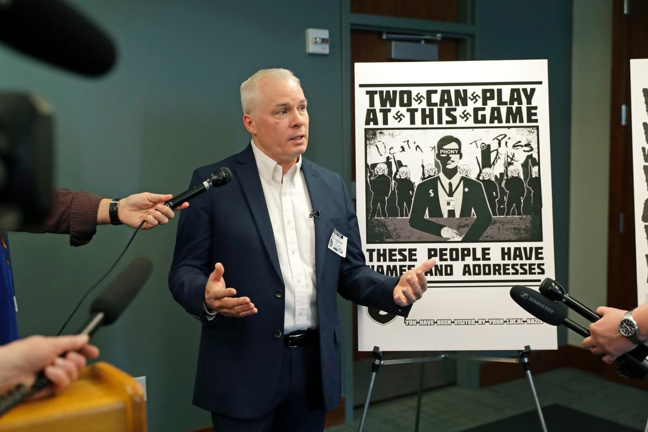 Arrestan a líderes neonazis por hostigar a periodistas, iglesias, instituciones y funcionarios