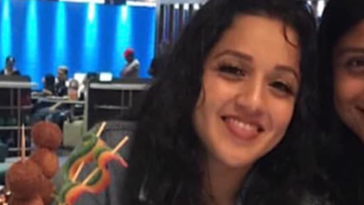 “Vanessa Guillén fue una hija, una hermana, una amiga, una compañera de equipo, novia, nieta, guerrera, una persona maravillosa”, indica la familia en la invitación.