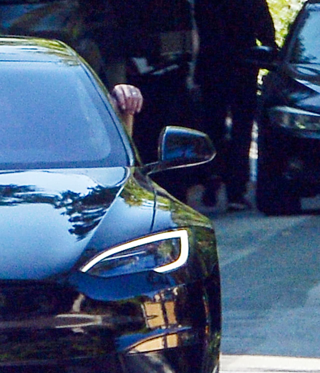 El actor de 49 años fue visto mostrando su anillo de bodas mientras iba hacia la 
<b><a href="https://www.univision.com/famosos/jennifer-lopez-fotos-boda-jennifer-garner-ben-affleck-fotos" target="_blank">casa de su exesposa, Jennifer Garner, </a></b>según la información del Daily Mail. 
<br>