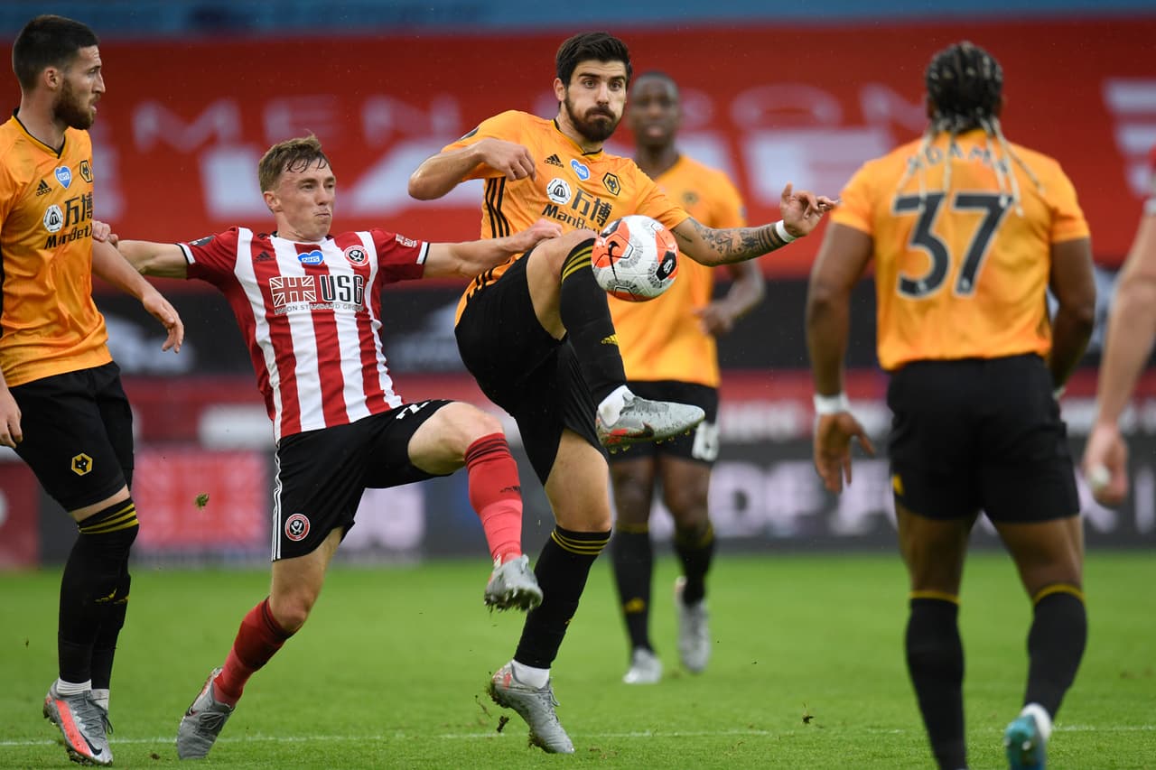Aunque el primer tiempo los visitantes tuvieron más tiempo el balón, se fueron al descanso sin goles.