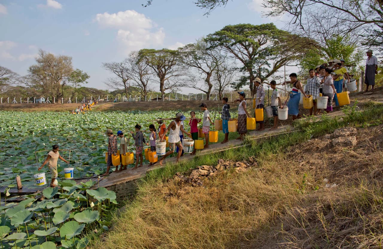 Entre enero y junio de 2019 se reportaron 
<b>siete millones de nuevos desplazamientos asociados a más de 950 eventos de desastres naturales en 102 países y territorios</b>. Entre los países con mayor número de nuevos desplazados destaca en primer lugar 
<a href="https://www.univision.com/noticias/asi-tumbo-ventanas-y-puertas-el-ciclon-fani-tras-tocar-tierra-en-la-costa-este-de-la-india-video">India</a> (tanto por el 
<a href="https://www.univision.com/noticias/fenomenos-naturales/destruccion-y-evacuaciones-masivas-el-extremadamente-severo-ciclon-fani-toca-tierra-con-fuertes-vientos-fotos-fotos">ciclón Fani</a> como por la 
<a href="https://www.univision.com/noticias/planeta/el-mundo-tiene-sed-fotos">sequía</a>) , seguido de Bangladesh, Mozambique, 
<a href="https://www.univision.com/temas/iran">Irán</a>, 
<a href="https://www.univision.com/temas/filipinas">Filipinas</a>, 
<a href="https://www.univision.com/temas/brasil">Brasil</a>, Etiopía, Malaui e Indonesia.