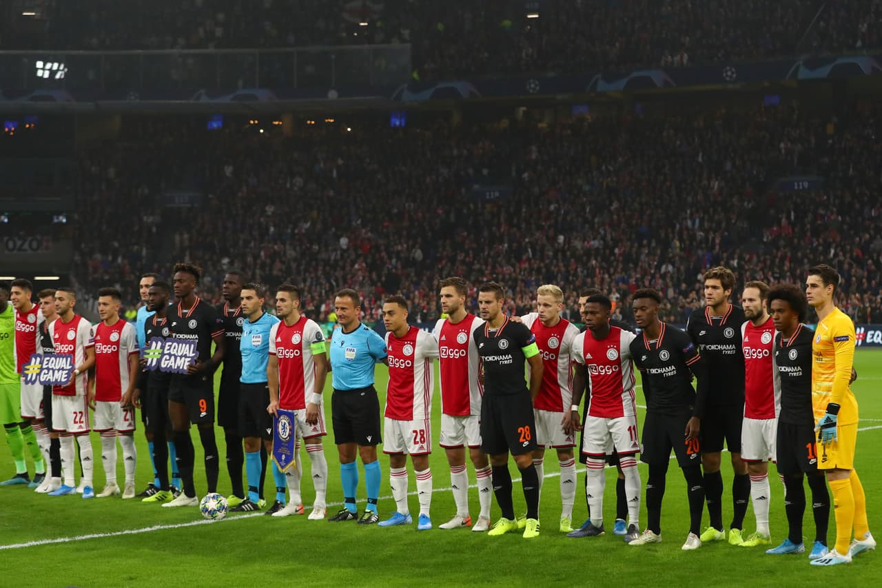 Mientras los Blues han conquistado una Champions, el equipo de Amsterdam tiene cuatro ‘orejonas’. Estos conjuntos se encuentran en una etapa de transición en sus respectivas plantillas.