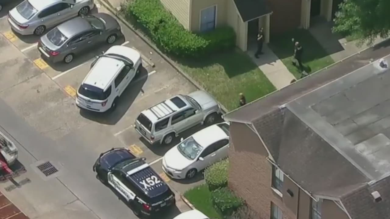 No es la primera vez que se 
<b><a href="https://www.univision.com/local/houston-kxln/arrestos-noelia-ann-colunga-juan-antonio-castillo-trafico-de-personas-sospechosos-houston-fotos">registra un caso similar </a></b>en los últimos meses en el área de Houston. Según el Departamento de Justicia de EEUU, la ciudad espacial es uno de los centros de operacion de tráfico de personas más grandes de la nación y el más grande de Texas.
<br>