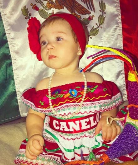 Fernanda Gómez, la mamá de la bebé, compartió estas tiernas imágenes con un mensaje para el boxeador: “Vamos a ganar papá #teamcanelo @canelo”.
<br>