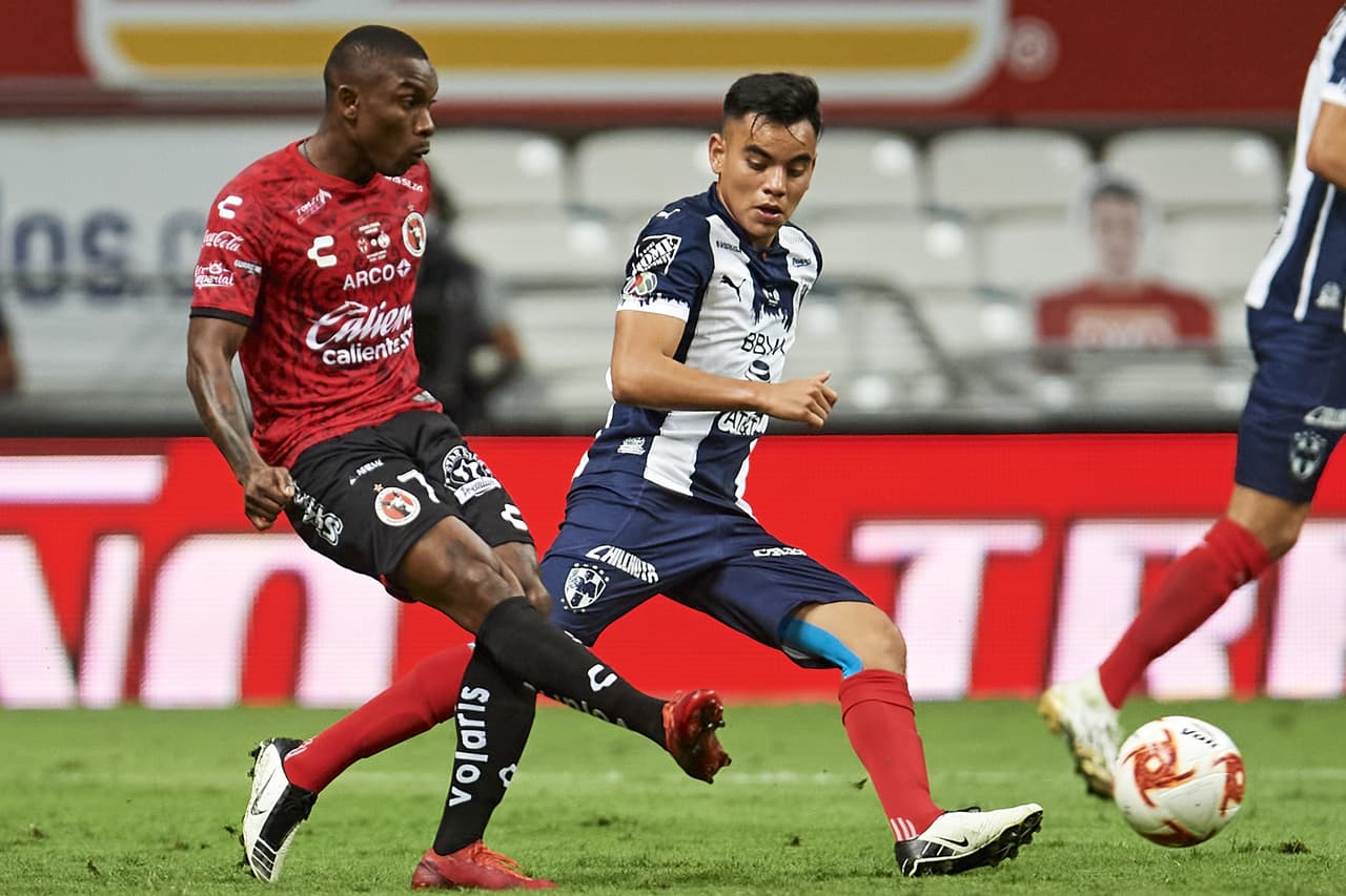 Monterrey termina con la agonía de Tijuana y con gol de Vincent Janssen desde los once pasos, los Rayados empatan con Xolos el partido, pero ganan en el marcador global y se llevan un nuevo trofeo a casa.
