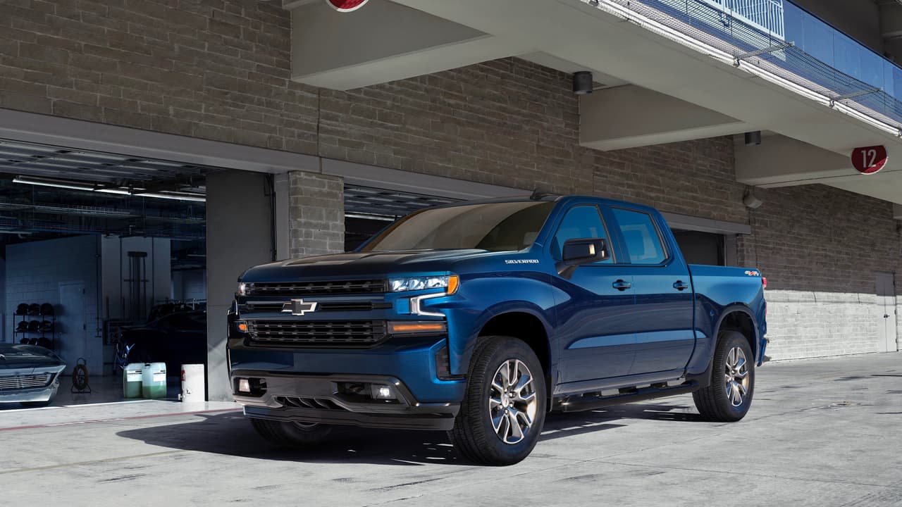 Las
<b> líneas de caracter laterales</b> de la Chevrolet Silverado 2019 le dan un aspecto familiar con otros de los modelos de Chevrolet, entre ellos el Malibu y la Traverse.