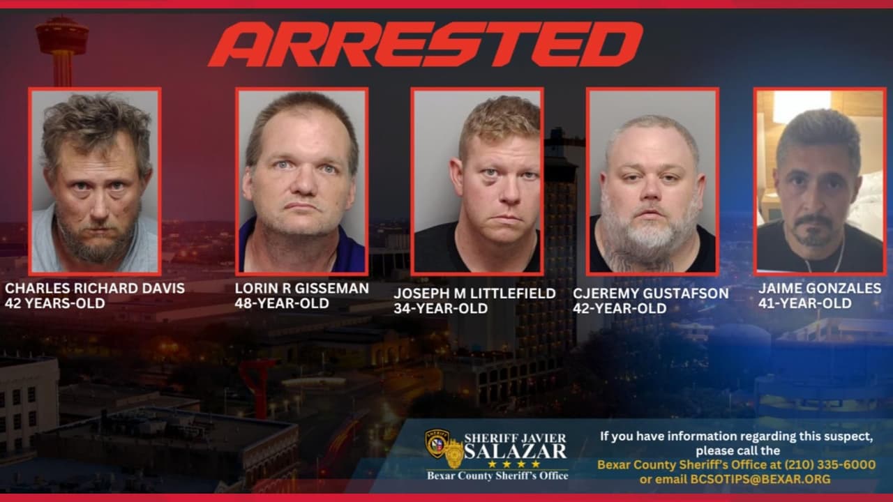 Arrestan a 5 hombres en operativo encubierto en Bexar; los acusan de contactar a menores en línea con fines sexuales