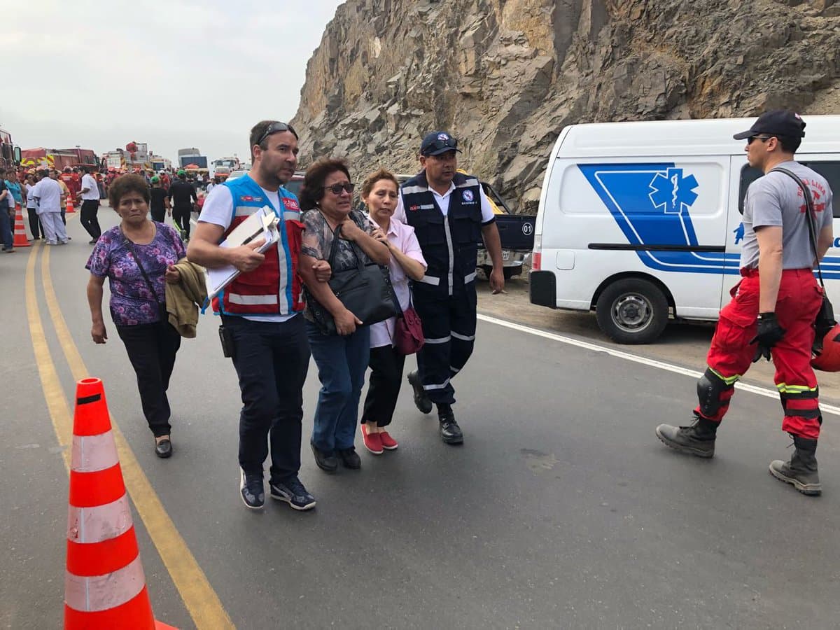 El presidente peruano, Pedro Pablo Kuczynski, expresó, en su cuenta de Twitter, que "es muy doloroso para nosotros como país, sufrir un accidente de esta magnitud".