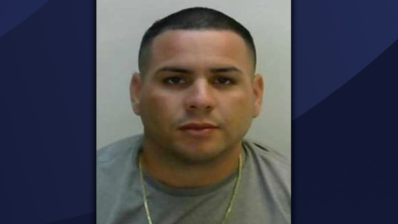 Ángel A. Ortiz Matos es buscado por Ley 54 con una fianza de $150 mil.