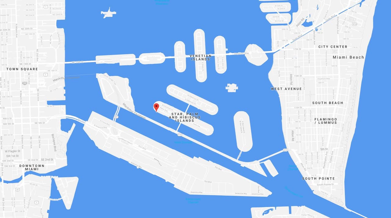 Esta zona disfruta un sinfín de
<b> palmeras traídas del Sahara y seguridad 24/7 vía satelite </b>y no puedes acceder a la exclusiva zona sin identificarte y ser invitado previamente.