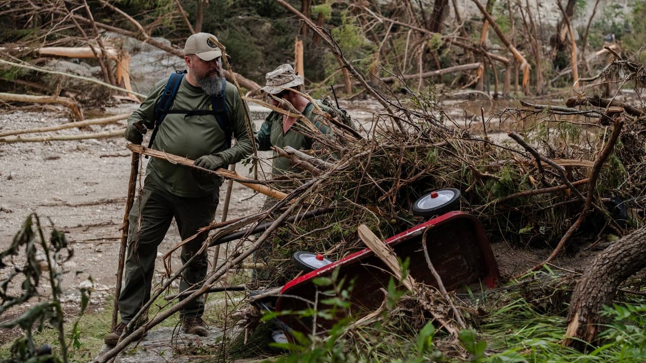 Las lluvias de la madrugada del 4 de julio
<b><a href="https://www.univision.com/local/houston-kxln/residentes-houston-murieron-desaparecieron-catastroficas-inundaciones-rio-guadalupe" target="_blank"> causaron el desbordamiento del río Guadalupe</a></b>, en Kerrville, Texas, que dejó más de 80 muertos en la zona.
<br>
<br>Mientras la búsqueda continúa, las historias, algunas trágicas, otras heróicas emergen con el pasar de las horas. Revisa las más sobresalientes.
<br>