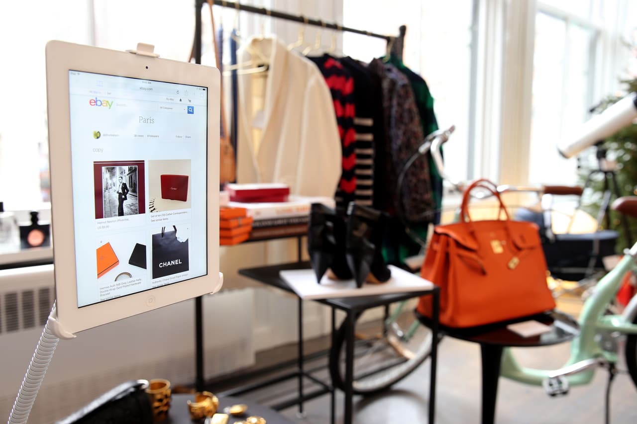 Entre los más comunes están el 
<b><a href="https://www.irs.gov/es/businesses/understanding-your-form-1099-k" target="_blank">Formulario 1099-K</a></b>, para pagos de tarjetas de pago y mercados en línea. 
<b><a href="https://www.irs.gov/forms-pubs/about-form-1099-g" target="_blank">También el 1099-G</a></b>, para pagos del gobierno como beneficios por desempleo.
<br>