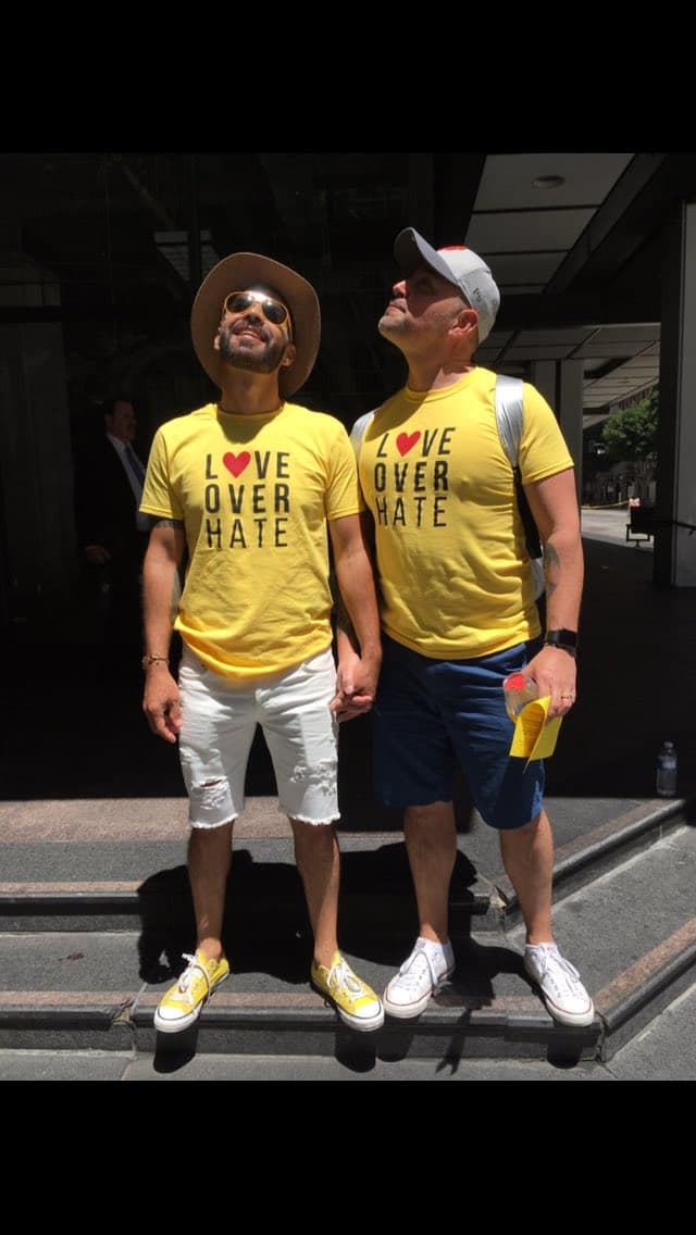 "El amor por encima del odio".