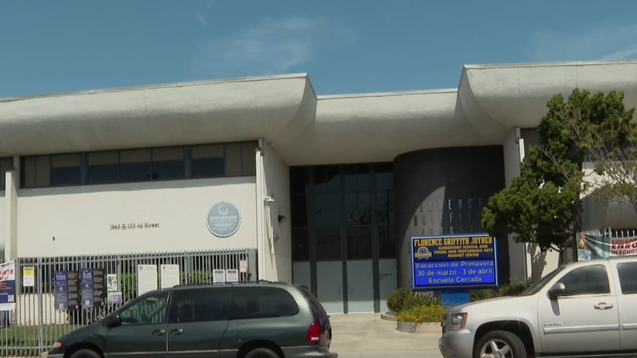 Padres y maestros denuncian calor extremo por aire fallando en primaria de Watts; esperan respuesta del LAUSD