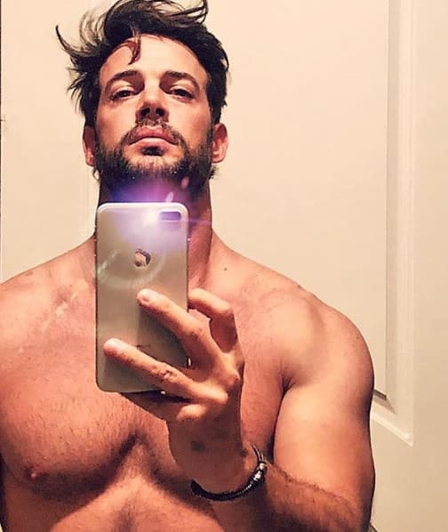 "Es un asesino, pero un asesino… está difícil decir eso, pero es 
<b>un asesino el cual tiene un corazón y tiene sentimientos"</b>, dijo el cubano en 
<b><a href="https://www.youtube.com/watch?v=g3Cn0Vi6ZrQ" target="_blank">entrevista para DirecTV Latin America</a></b> el pasado agosto.