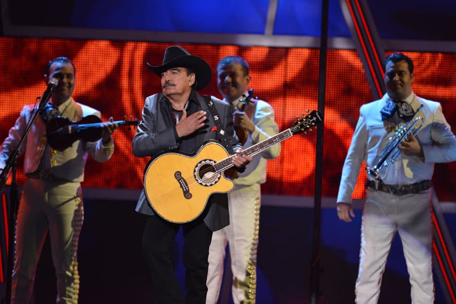 Joan compuso canciones para grandes intérpretes, entre ellos Vicente Fernández, Rocío Dúrcal, Pepe Aguilar, entre muchos otros.